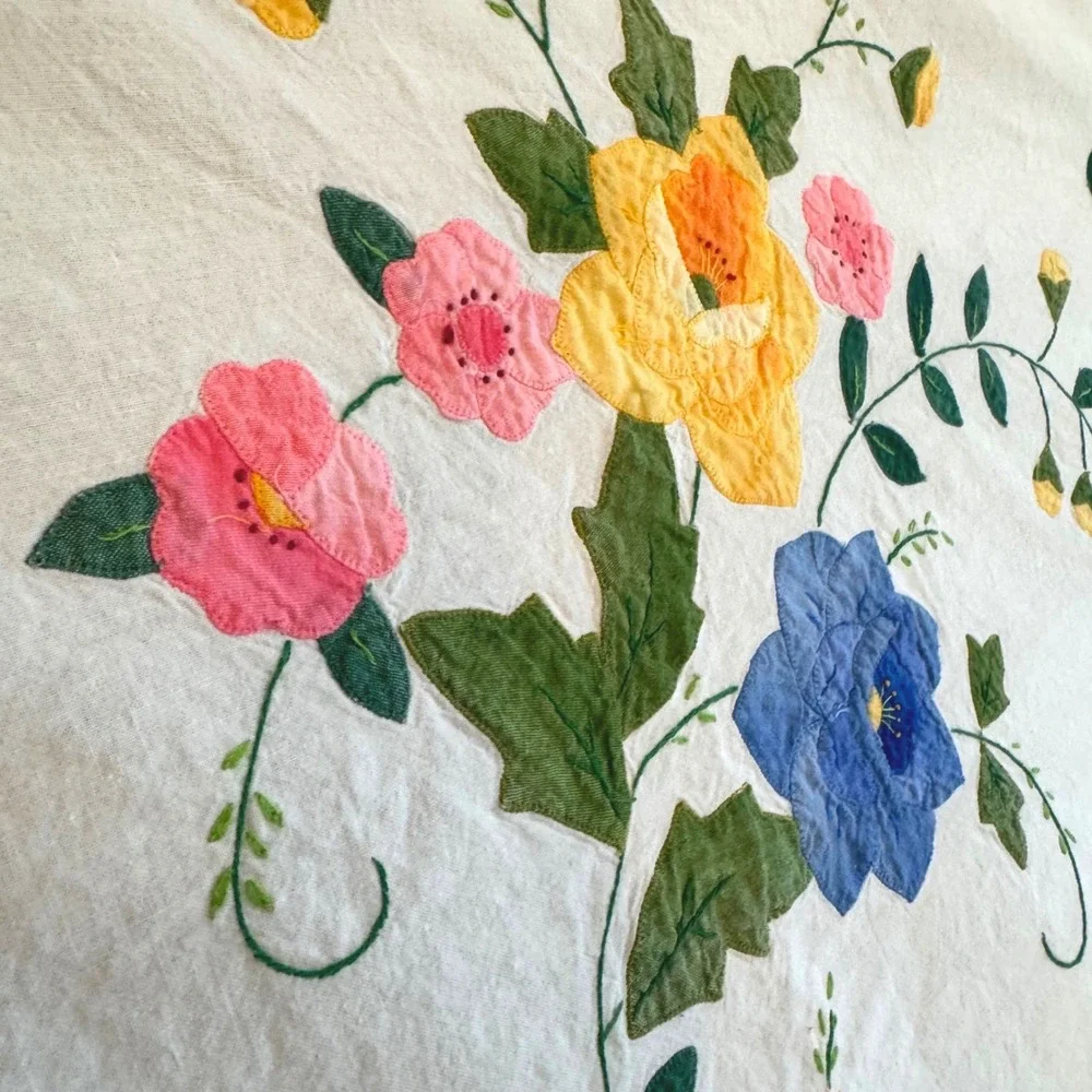 Vintage 1940s Floral Tablecloth and Napkins Set, Large 95